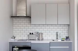 Elegant Riverside View Apartment Pass The Keys - 8