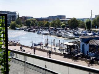 Cosy Riverside Apartment Pass The Keys - 4