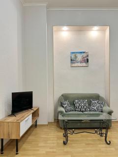 Nice studio on Independence sqr - 0