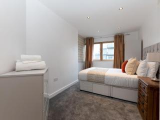 Pass the Keys Spacious 2Bed 2Bath Near RAF Museum – Colindale - 1