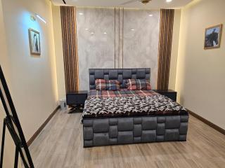 Zeta Mall Condo Pool above Mall below - 6