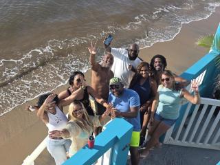 1st floor terrace Ocean breeze & laughter sleeps 6 - 0