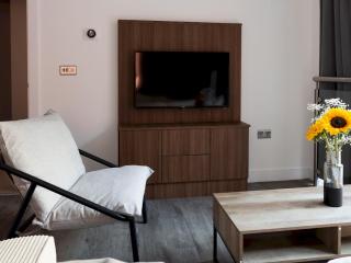 Modern riverside apartment Pass The Keys - 6