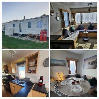 Buxton's Holiday Home - 'Park Holiday's' complex - St Osyth - Clacton-on-Sea - 0