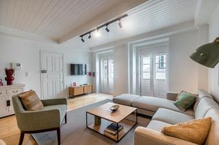 BE Modern & Spacious Apartment with a Private Patio! On BICA Funicular Street, LIS Downtown - 9