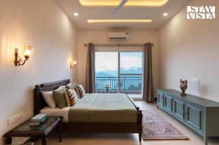 StayVista at Raga Living Luxury Apartment with Penthouse with Hill View in Kasauli - 5