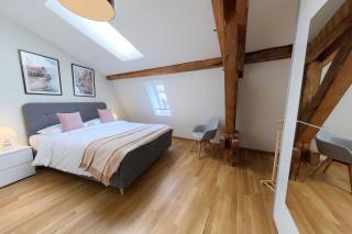 3-Bed Apartment with Skylight Windows - 3