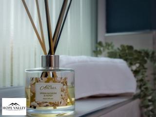 Stylish 2-Bed Maisonette Free Parking Small Pool Table - 8