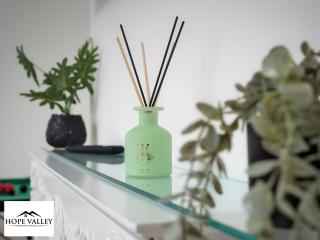 Stylish 2-Bed Maisonette Free Parking Small Pool Table - 6