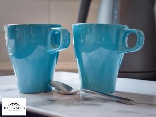 Stylish 2-Bed Maisonette Free Parking Small Pool Table - 3