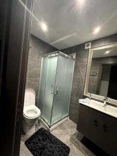 Lovely spacious two bedroom apartment central - 6