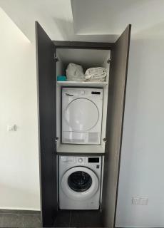 Lovely spacious two bedroom apartment central - 2