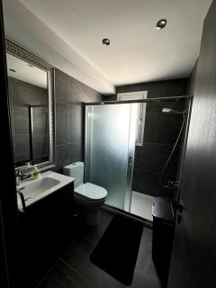 Lovely spacious two bedroom apartment central - 1