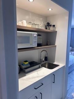 157 Brookes Hill Suites Near The Beach - 1