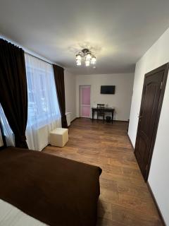 Купецький Двір - Mizhhirya - 5