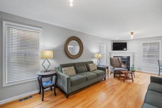 Modern Open Concept 4 Bed 2 5 Bath Mid to LongTerm Private Single Family Home - 4