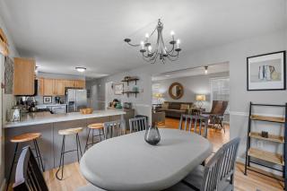 Modern Open Concept 4 Bed 2 5 Bath Mid to LongTerm Private Single Family Home - 1