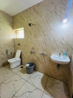 Rock Finch Holiday Homes - Malpe Beach - 1