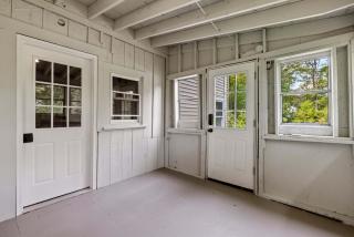 Comfy Large Bungalow - 4 Bed 1BA On Private Pond - 1