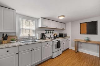 Exeter 2nd Floor 2 Bed 1 Bath- Pet Friendly - 9