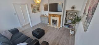 Ecclesfield Cottage - Two Bedrooms in Sheffield near Peak District with fast Wi-Fi, off-street parking and garden - 4