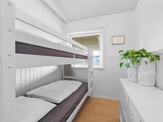 Holiday Home Rolfkarl - 250m from the sea by Interhome - 1