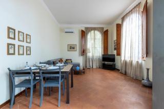 GuestHost - Central Apartment with Private Garden! - 9