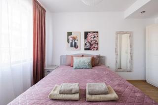 Chic Downtown Flat - 1