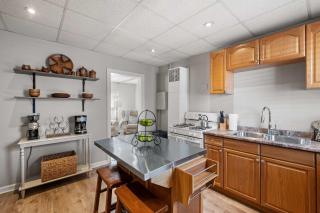 1st Flr 1 Bed 1 Ba Furnished-Pet Friendly - 0