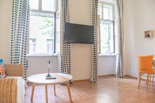 Perfect 1BR Apt for Longstays, Located Nicely - 2