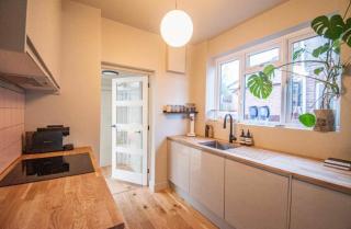 Stylish South Knighton House near Knighton Park - 2