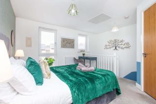 Carnforth 91 by Alt-Stay - Wakefield 2 Bed Ensuite Townhouse Contractor and Corporate Accommodation with Private Parking, Smart TV, Kitchen and Fast Wi Fi - Long Stay Ready with Weekly and Monthly Rates - 8