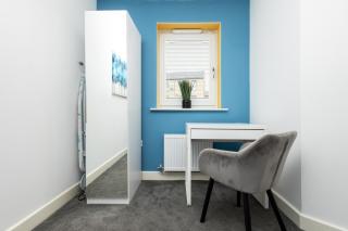 Carnforth 91 by Alt-Stay - Wakefield 2 Bed Ensuite Townhouse Contractor and Corporate Accommodation with Private Parking, Smart TV, Kitchen and Fast Wi Fi - Long Stay Ready with Weekly and Monthly Rates - 1