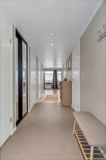 Large 3 bedroom apartment with free parking - 8