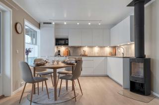 Large 3 bedroom apartment with free parking - 2