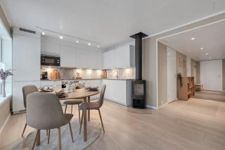 Large 3 bedroom apartment with free parking - 1