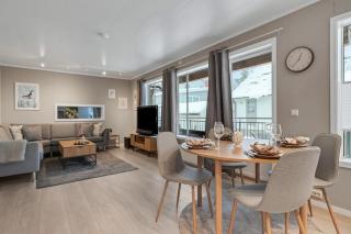 Modern 3-bedroom, with private Aurora Borealis watching balcony - 0