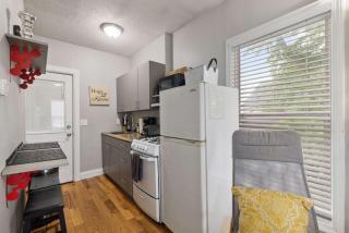 City Chic 2nd flr Studio w Enclosed Private Porch - 5