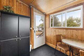 City Chic 2nd flr Studio w Enclosed Private Porch - 1