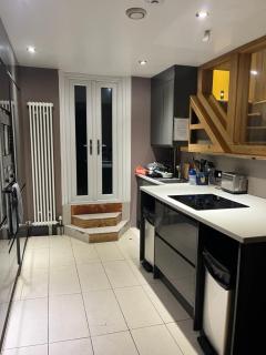 Ensuite in Gorgeous Shared Oxford Flat - 1