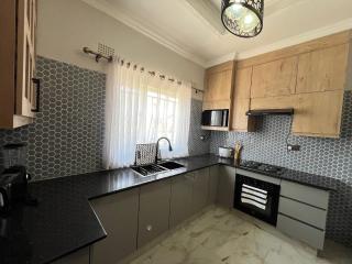 Beauty Blender Homes - The Brown House - 5