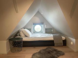 Top-Floor APT with Balcony & Sea View in Visby - 2