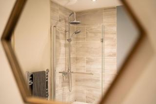 Charming 4 Bedroom -Relocation-Leisure-Free WiFi- Sleeps 8 - 2