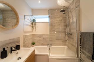 Charming 4 Bedroom -Relocation-Leisure-Free WiFi- Sleeps 8 - 3