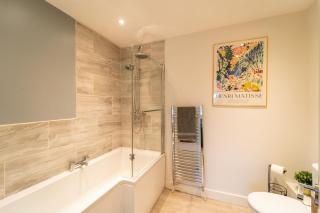 Charming 4 Bedroom -Relocation-Leisure-Free WiFi- Sleeps 8 - 5