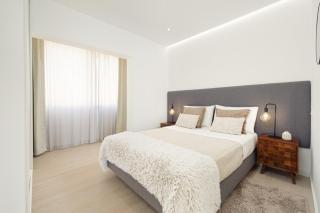 Top-Floor 2BR, Sea and city Views & Jacuzzi - 2