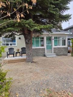 Cozy 2-bedroom Downtown Apartment Campbellton Walk to Cafés & Shops - 0