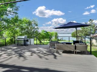 Modern Lake House Getaway with a View for Relaxing with Family, Couples, & Friends - 3