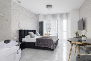 Eleganckie Apartamenty z Parkingiem w Centrum Katowic Przy Rynku by Noclegi Renters - 6