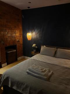 Ensuite in Gorgeous Shared Oxford Flat - 8